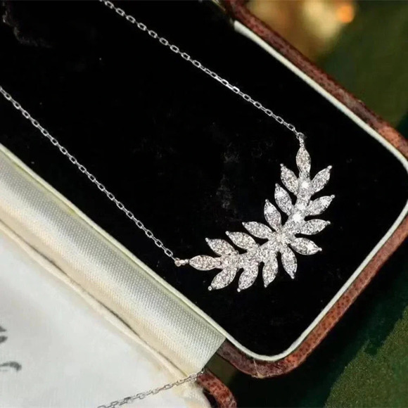 ✨Leaf Micro Pave Designed Dazzling Zircon Pendant Necklace, UNVN12413 - Picture 2 of 6